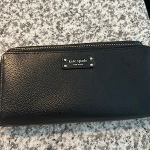 Kate Spade wristlet ♠️